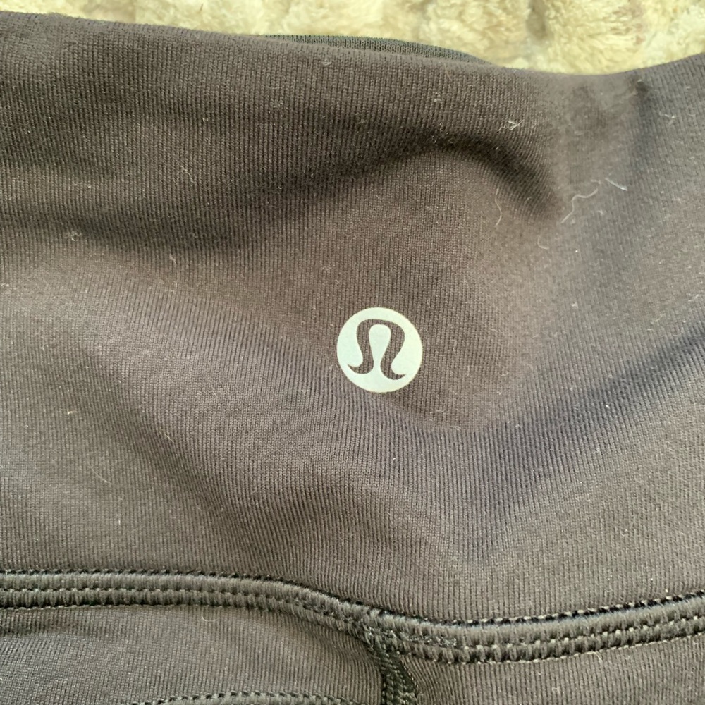LULULEMON black crops - Picture 3 of 8
